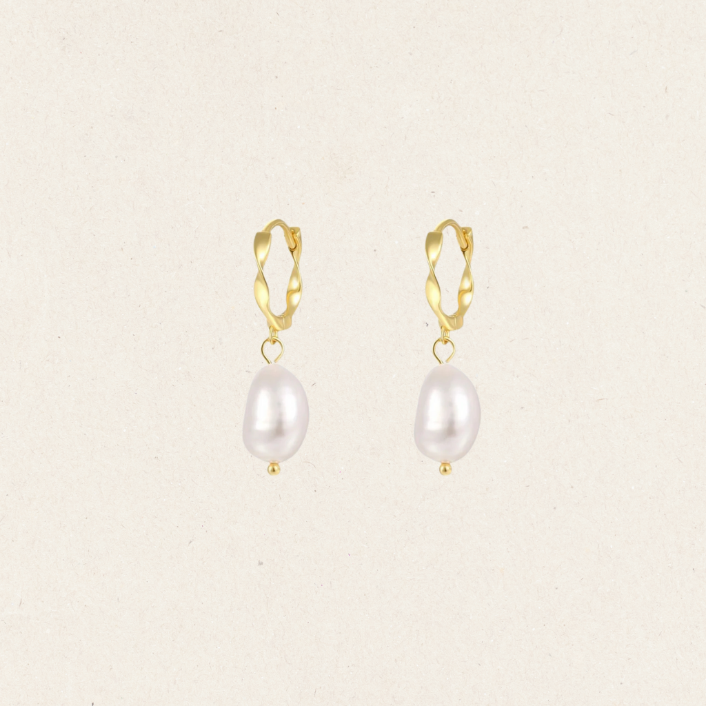 Pearl Charm Hoop earrings in Gold