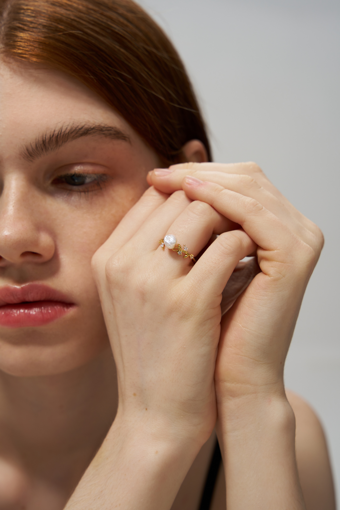 Pearl With Tree Leaf In Gold