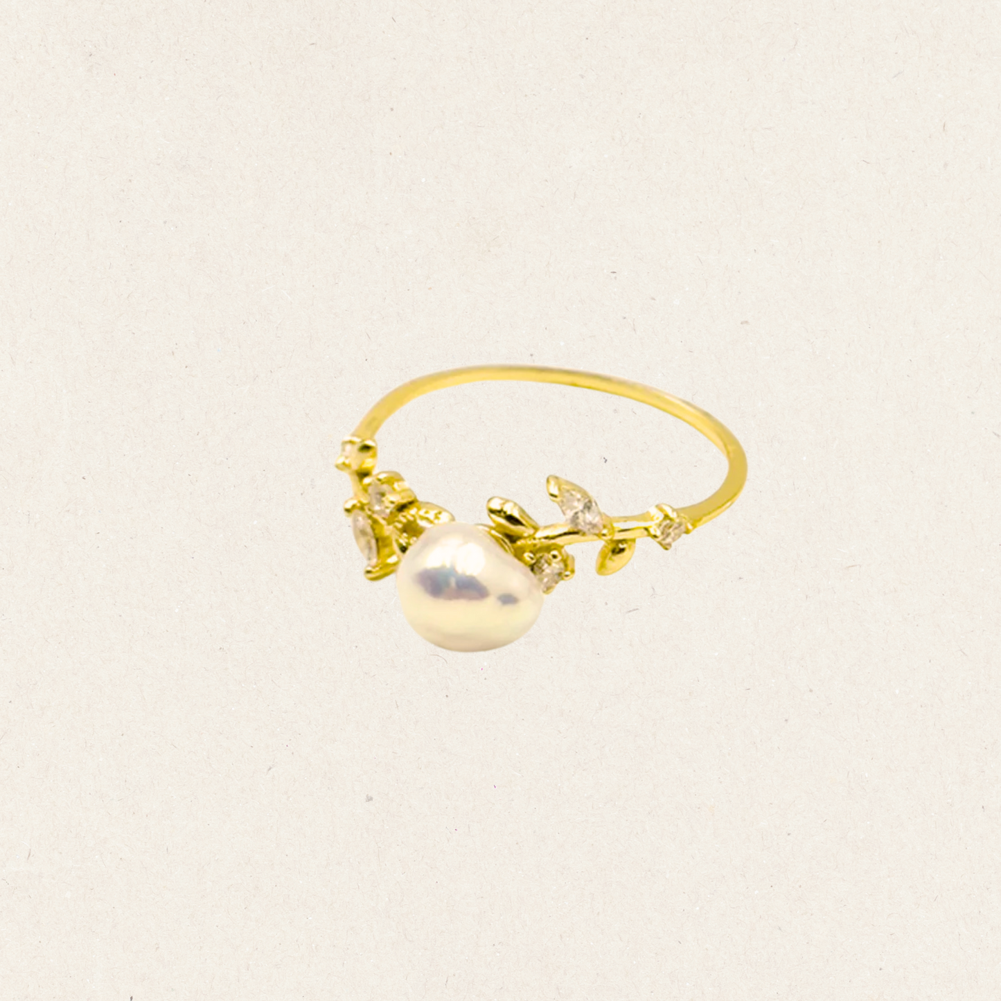 Pearl With Tree Leaf In Gold