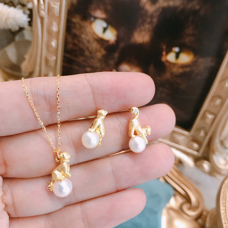 Playful Cat & Natural Pearl Pendant Necklace